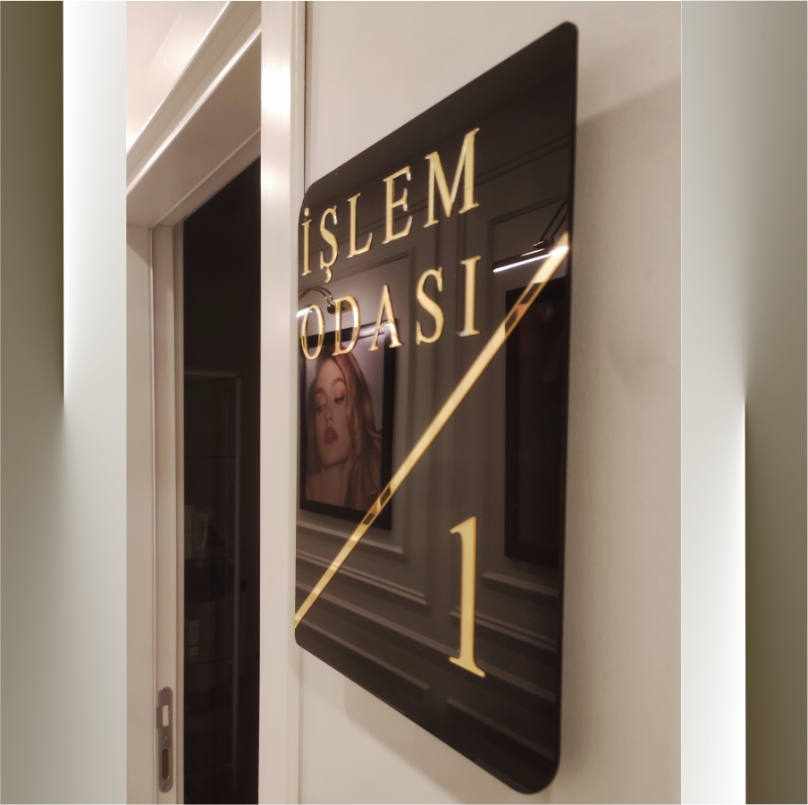 Siyah Pleksi, Ofis Giriş Levhası